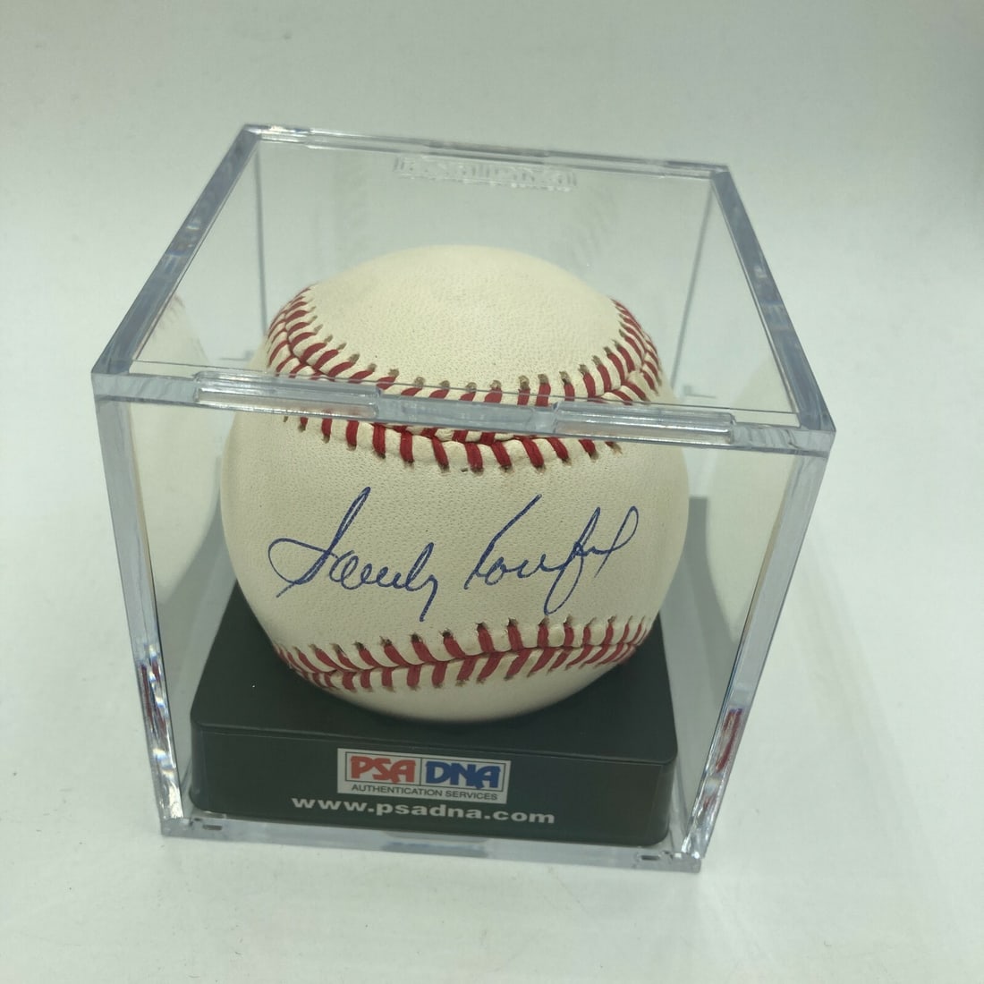 Sandy Koufax Signed Baseball PSA DNA MINT 9 Los Angeles Dodgers: Sandy Koufax Signed Baseball PSA DNA MINT 9 Los Angeles Dodgers This is a genuine Sandy Koufax signed National League baseball, authenticated by PSA/DNA and graded MINT 9. The ball is an original item
