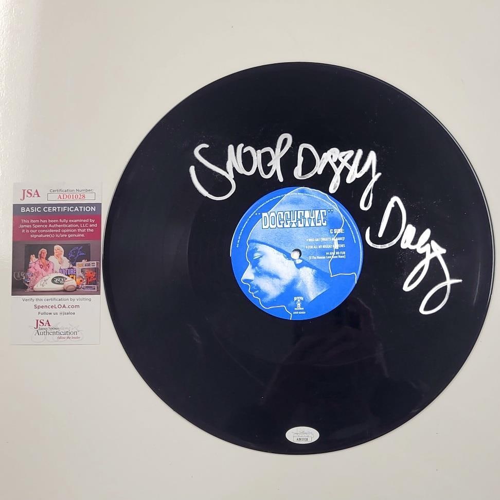 Snoop Doggy Dogg Doggystyle Vinyl LP Signed JSA COA: Snoop Doggy Dogg Doggystyle Vinyl LP Signed JSA COA This Snoop Doggy Dogg autographed Doggystyle Vinyl LP is a must-have for collectors and fans alike. The record features the iconic signature of Snoo