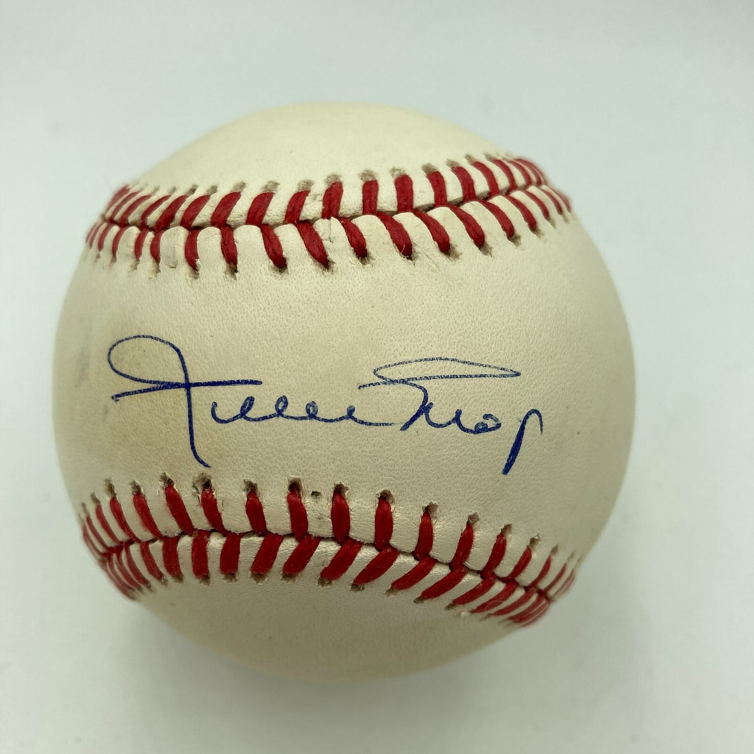 Willie Mays Signed Official National League Baseball PSA DNA COA: Willie Mays Signed Official National League Baseball PSA DNA COA This Official National League Baseball features the signature of legendary baseball player Willie Mays, authenticated by Professional S