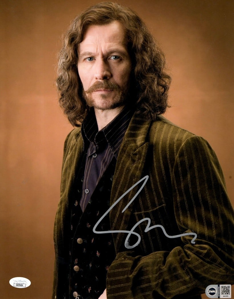 Gary Oldman Signed 11x14 Sirius Black Photo JSA Authenticated: Gary Oldman Signed 11x14 Sirius Black Photo JSA Authenticated This stunning 11x14 photograph features Gary Oldman as Sirius Black from the Harry Potter series, beautifully signed by the actor himself.