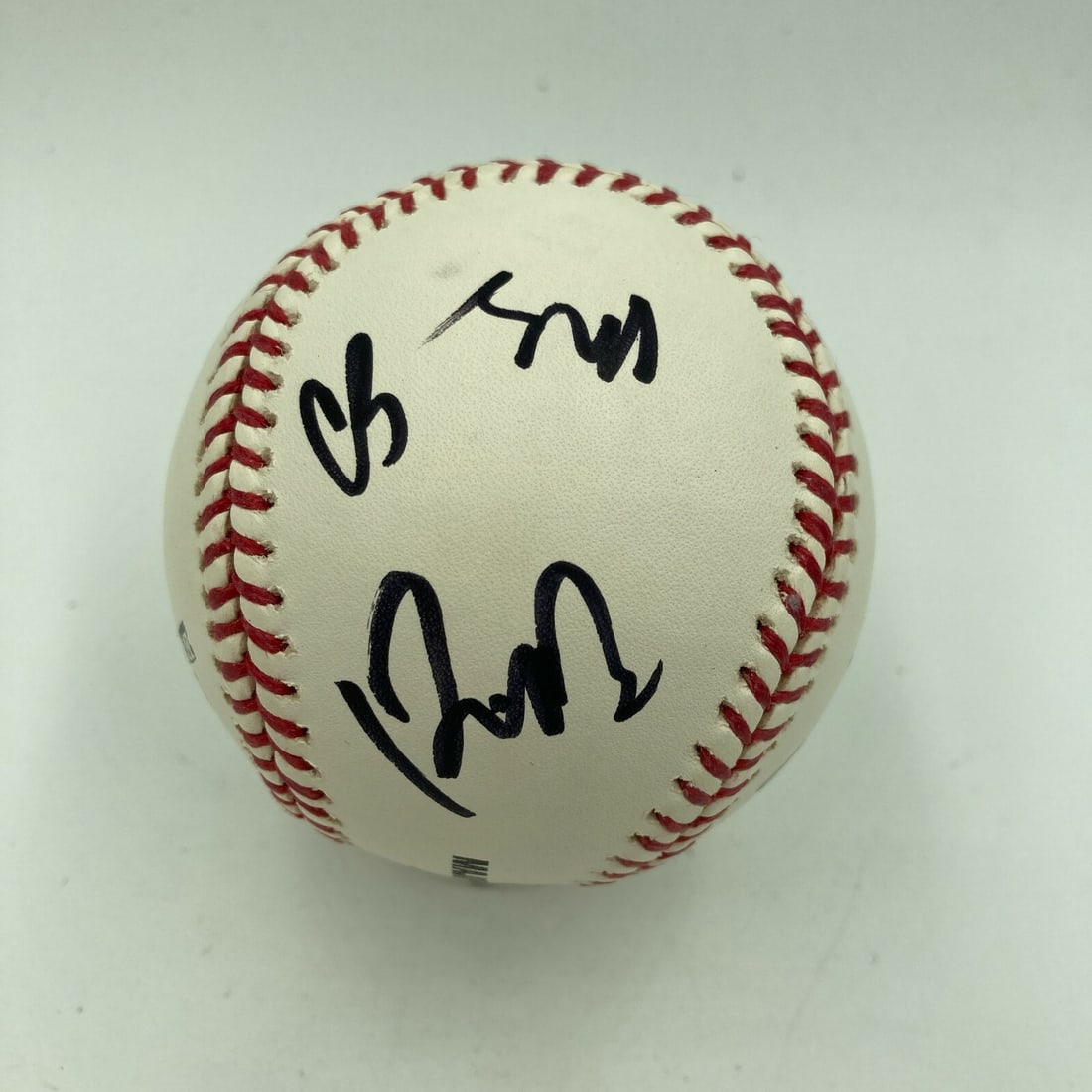 Linkin Park Signed Baseball with Chester Bennington 6 Signatures JSA COA: Linkin Park Signed Baseball with Chester Bennington 6 Signatures JSA COA This official Major League baseball is a remarkable collectible, featuring six signatures from the iconic band Linkin Park, inc