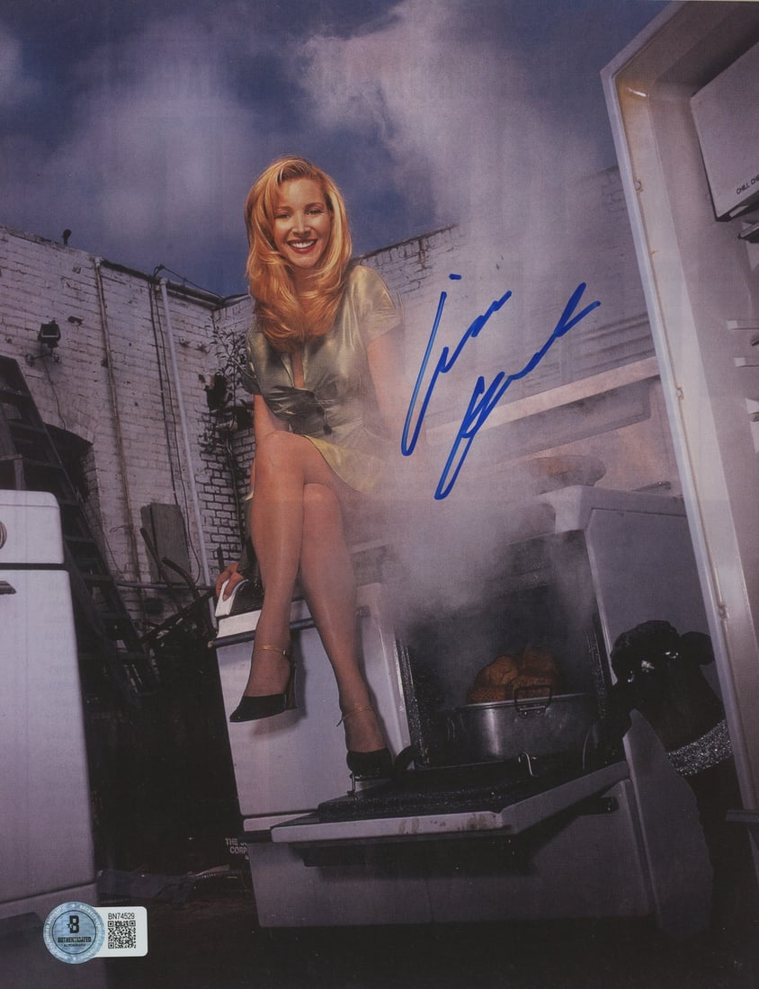 Lisa Kudrow Signed Friends 8x10 Photo Beckett Authenticated: Lisa Kudrow Signed Friends 8x10 Photo Beckett Authenticated This authentic 8x10 photograph features the signature of Lisa Kudrow, known for her iconic role in the beloved TV series Friends. Each photo