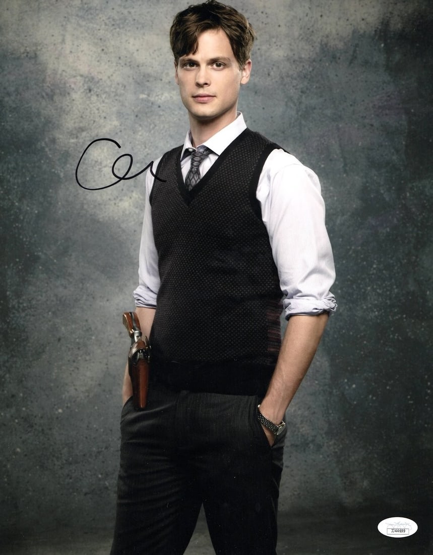 Matthew Gray Gubler Signed 11x14 Photo Criminal Minds JSA Certified: Matthew Gray Gubler Signed 11x14 Photo Criminal Minds JSA Certified This stunning 11x14 photograph features Matthew Gray Gubler, known for his role in Criminal Minds, and comes complete with his authe