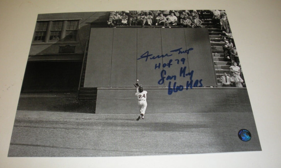Willie Mays Signed 8x10 Photo San Francisco Giants HOF 660 HRs COA: Willie Mays Signed 8x10 Photo San Francisco Giants HOF 660 HRs COA Celebrate the legacy of Willie Mays with this signed 8x10 photo, commemorating his outstanding career with the San Francisco Giants.