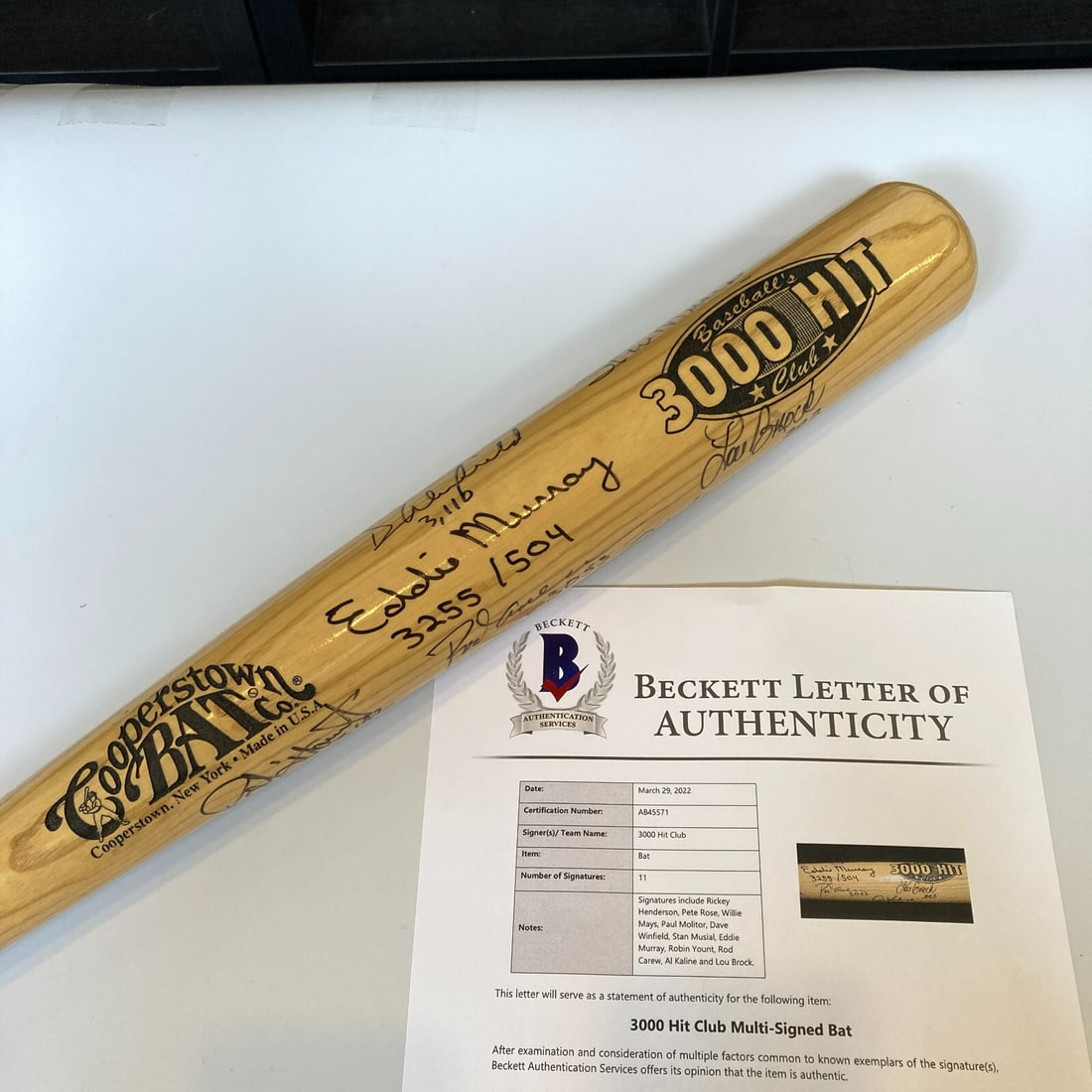 Willie Mays Multi Signed 3000 Hit Club Baseball Bat Beckett COA: Willie Mays Multi Signed 3000 Hit Club Baseball Bat Beckett COA Celebrate baseball history with this Cooperstown Bat, meticulously signed by the legendary members of the 3,000 Hit Club. Each autograph