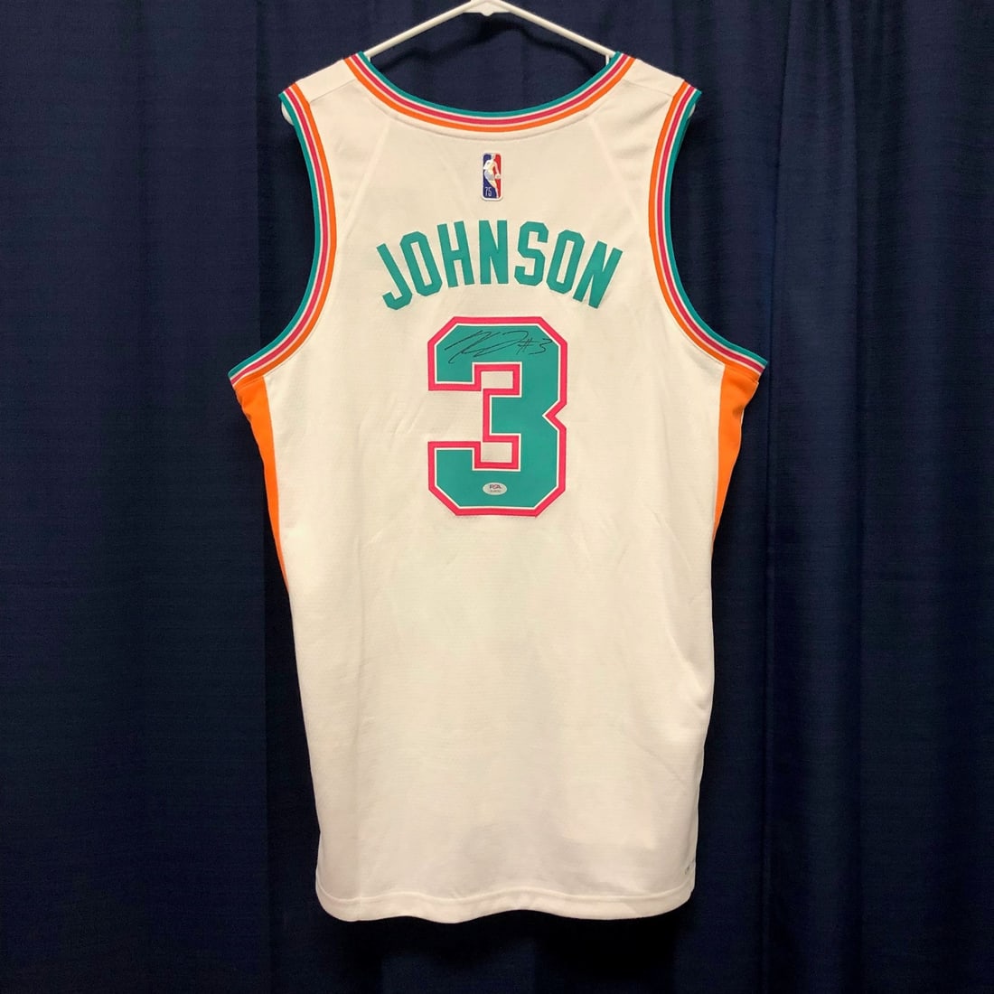 Keldon Johnson Autographed Jersey PSA/DNA San Antonio Spurs Authentic: Keldon Johnson Autographed Jersey PSA/DNA San Antonio Spurs Authentic This is an original, pre-owned stitched jersey autographed by Keldon Johnson, a prominent player for the San Antonio Spurs. The je