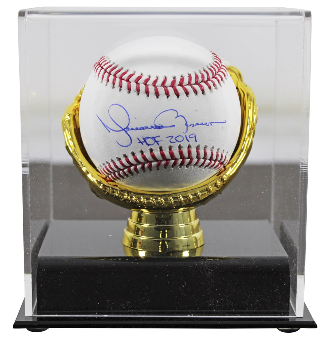 Mariano Rivera Signed OML Baseball HOF 2019 with Beckett Authentication: Mariano Rivera Signed OML Baseball HOF 2019 with Beckett Authentication Celebrate the legacy of Mariano Rivera with this authentic signed OML baseball featuring the inscription "HOF 2019." This baseba