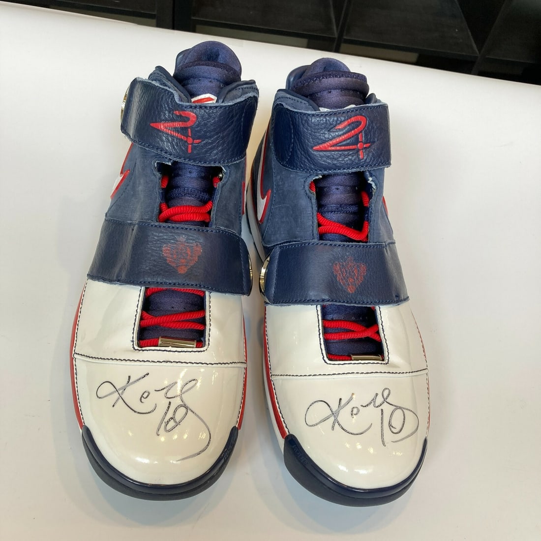 Kobe Bryant Signed Olympic Game Issued Sneakers Size 14 Beckett COA: Kobe Bryant Signed Olympic Game Issued Sneakers Size 14 Beckett COA This pair of size 14 Nike sneakers is a remarkable piece of basketball memorabilia, featuring the bold signature of Hall of Famer Ko
