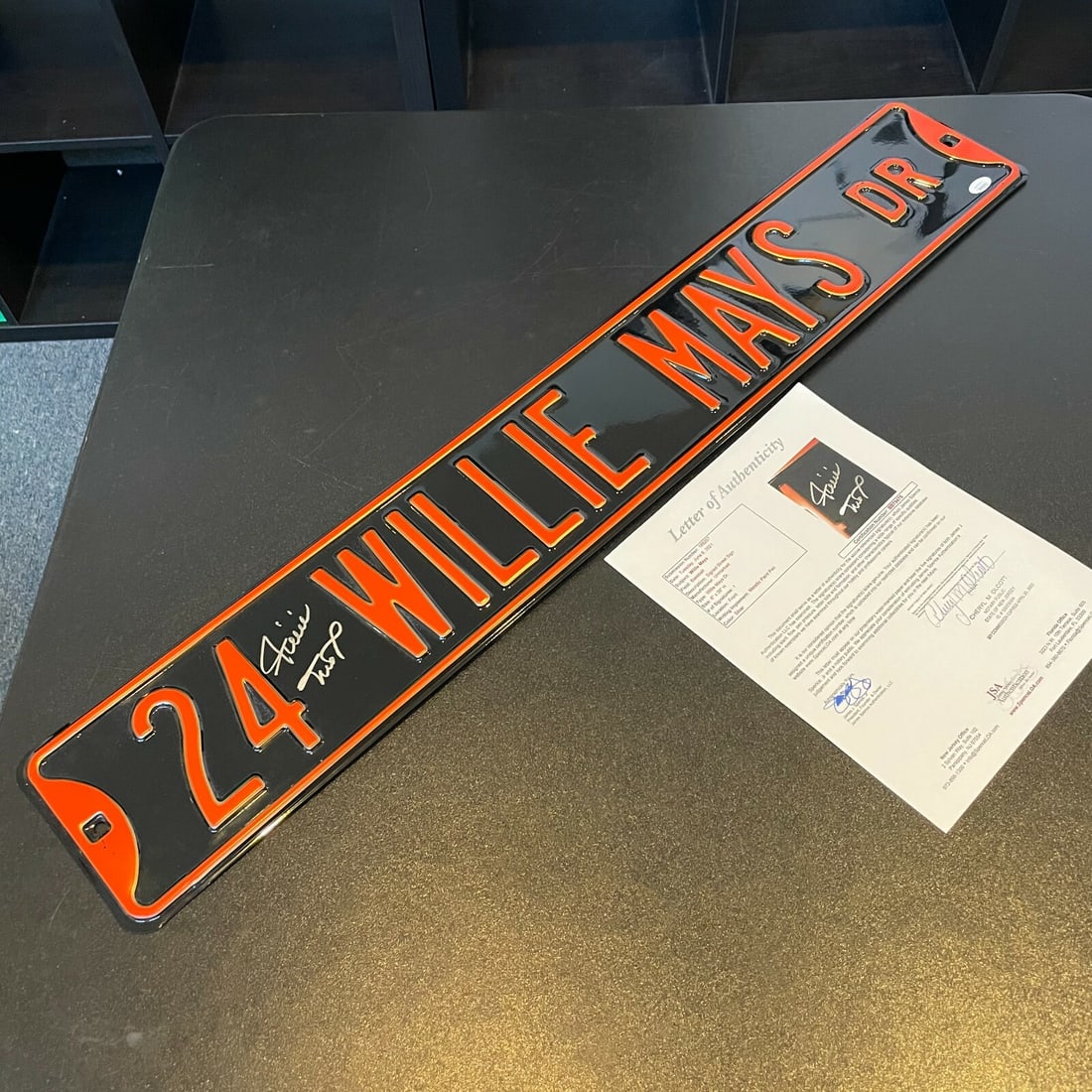 Rare Willie Mays Signed Street Sign 6x36 JSA COA San Francisco Giants: Rare Willie Mays Signed Street Sign 6x36 JSA COA San Francisco Giants Celebrate the legacy of baseball legend Willie Mays with this rare signed street sign. This large Willie Mays Drive sign, measurin