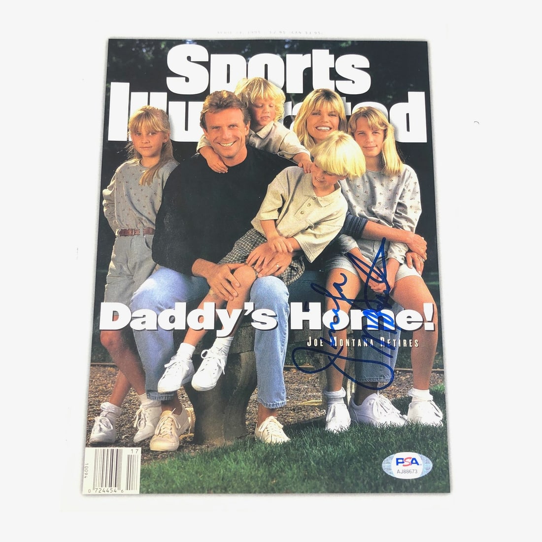 Joe Montana Signed Sports Illustrated Magazine PSA/DNA Authentic 49ers Memorabilia: Joe Montana Signed Sports Illustrated Magazine PSA/DNA Authentic 49ers Memorabilia Own a piece of football history with this original Sports Illustrated magazine featuring the legendary Joe Montana, s