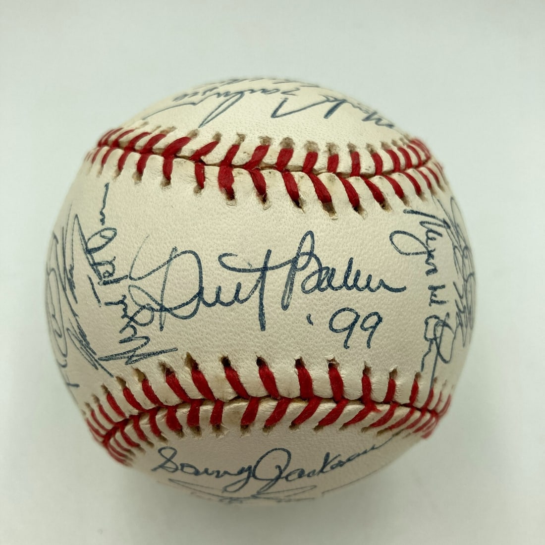 1999 San Francisco Giants Team Signed National League Baseball: 1999 San Francisco Giants Team Signed National League Baseball This is a 1999 San Francisco Giants team signed National League baseball featuring the iconic Barry Bonds. This original piece is a must-