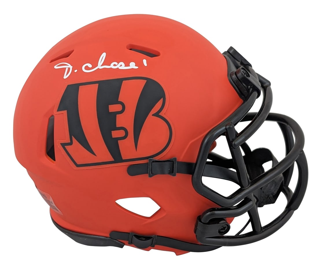 Ja'Marr Chase Signed Rave Speed Mini Helmet BAS Authenticated Bengals: Ja'Marr Chase Signed Rave Speed Mini Helmet BAS Authenticated Bengals This Authentic Signed Rave Speed Mini Helmet features the autograph of Ja'Marr Chase, star player of the Cincinnati Bengals. The h