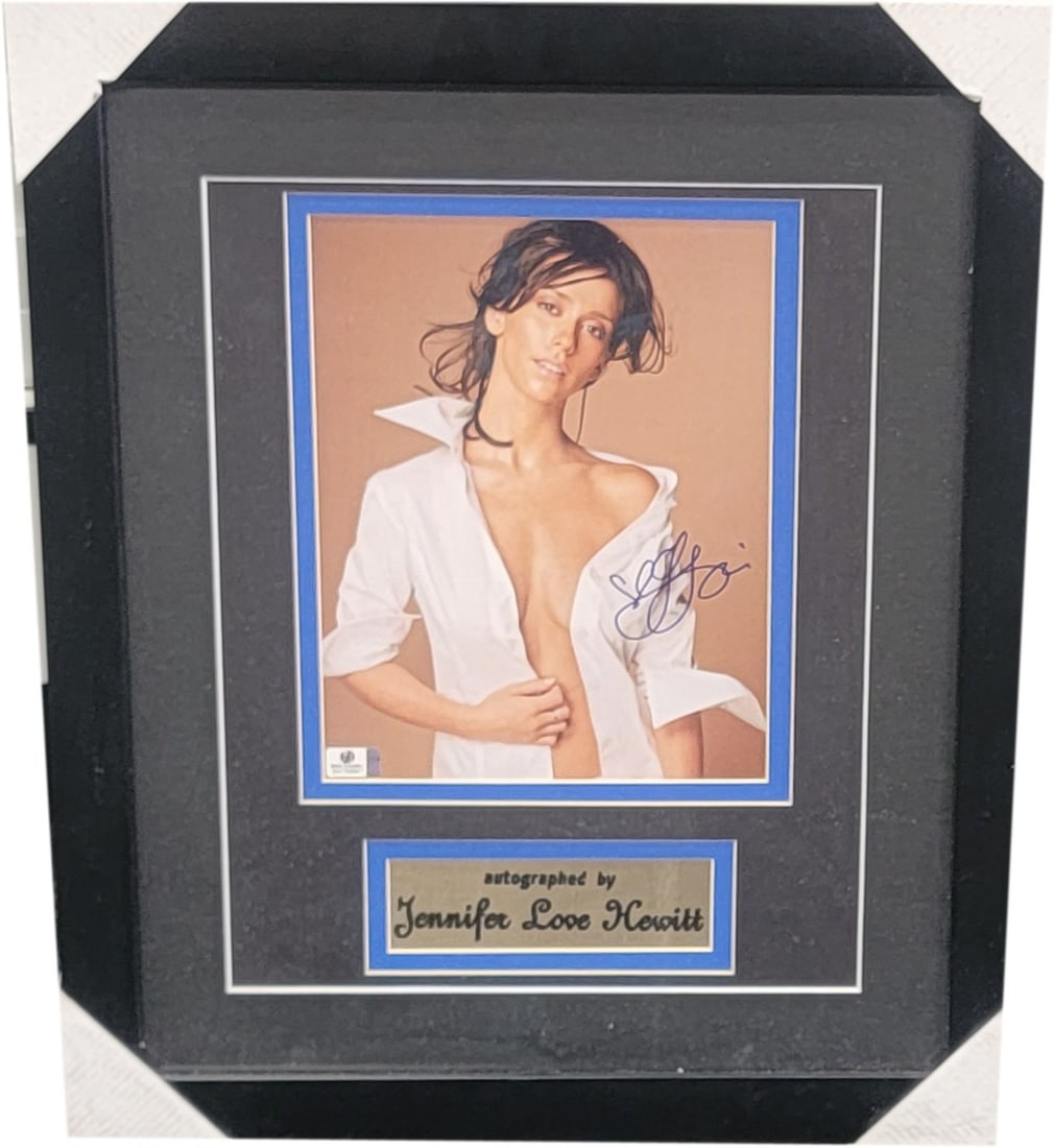 Jennifer Love Hewitt Autographed 8x10 Photo Custom Framed GAI Certified: Jennifer Love Hewitt Autographed 8x10 Photo Custom Framed GAI Certified This stunning custom-framed photograph features a signed 8x10 image of Jennifer Love Hewitt, showcasing her signature and charm.