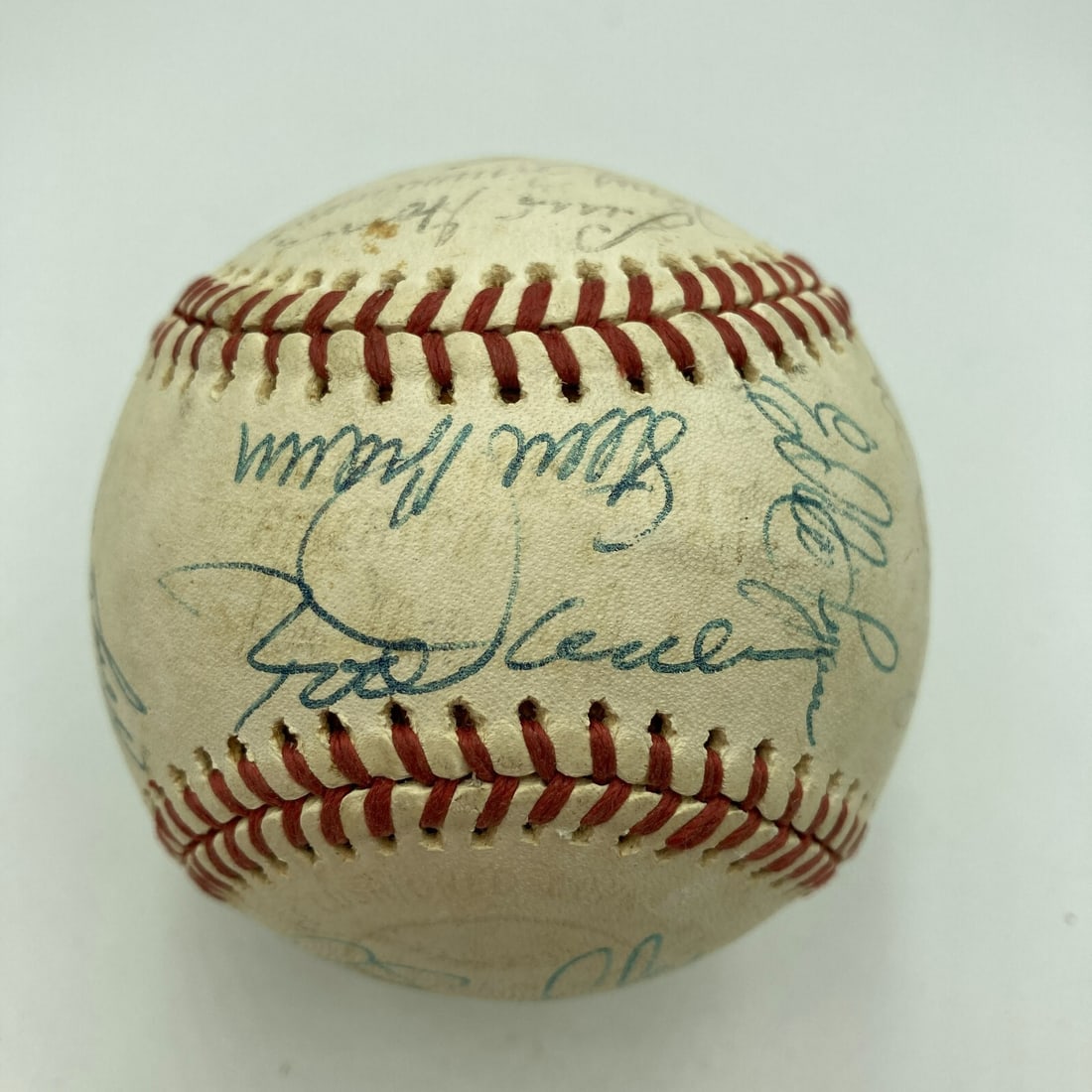 1976 Minnesota Twins Signed Baseball with Beckett COA Rod Carew Tony Oliva: 1976 Minnesota Twins Signed Baseball with Beckett COA Rod Carew Tony Oliva This original 1976 Minnesota Twins team signed baseball is a must-have for any baseball enthusiast. Authenticated by Beckett