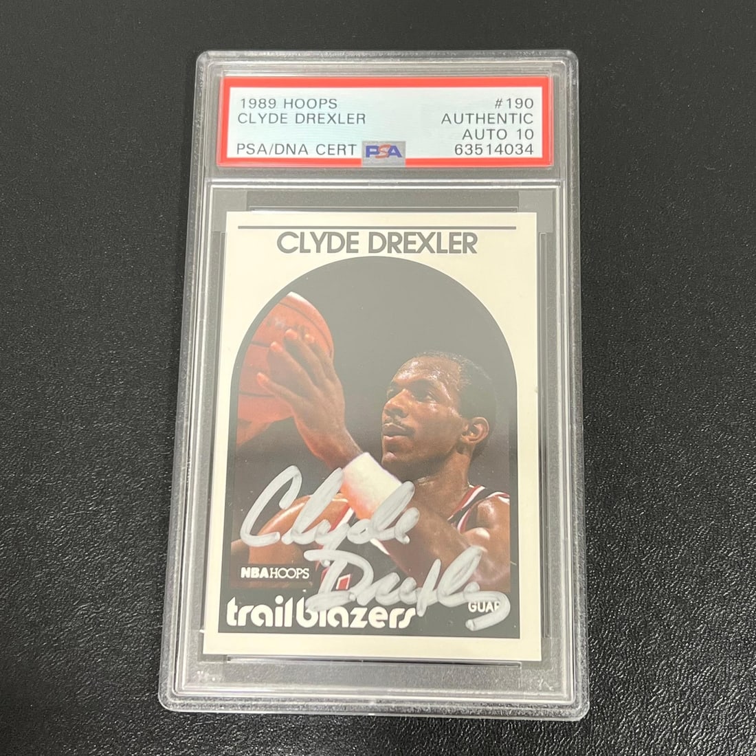1989 Clyde Drexler Signed NBA Properties Card PSA/DNA Portland Trail Blazers: 1989 Clyde Drexler Signed NBA Properties Card PSA/DNA Portland Trail Blazers This is a 1989 NBA Properties #190 Clyde Drexler signed card, encapsulated and authenticated by PSA/DNA Authentication Serv
