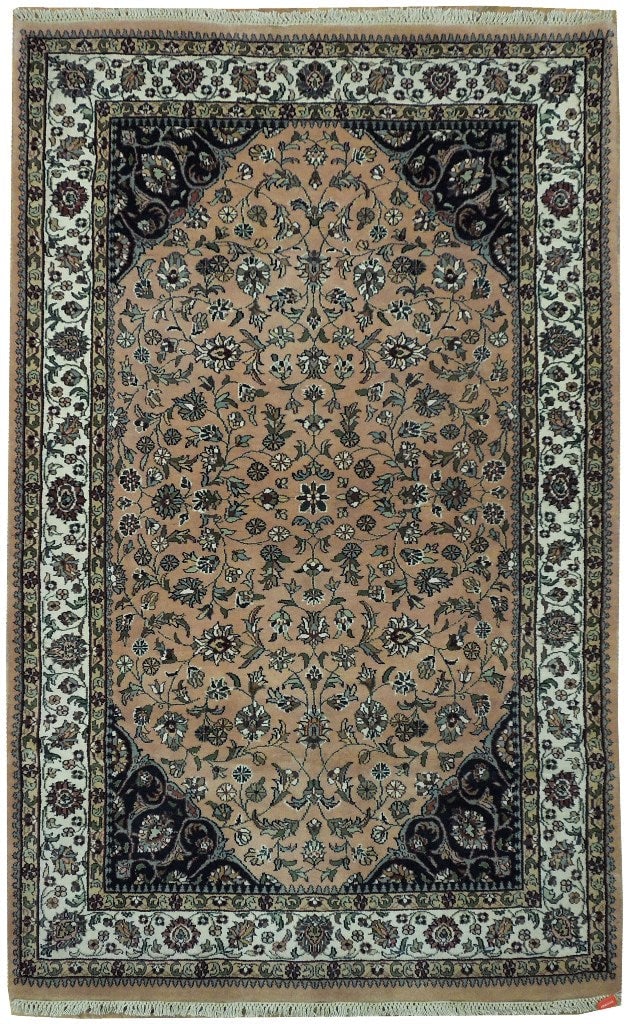 Soft Pink Handmade Sarouk Rug 4 x 6.4 Feet: Soft Pink Handmade Sarouk Rug 4 x 6.4 Feet Free continental US Shipping This exquisite 4 x 6.4 Soft Pink Sarouk handmade rug features intricate patterns and a luxurious texture, making it a perfect ad