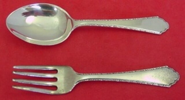 Lunt Sterling Silver William & Mary 2-Piece Baby Set: Lunt Sterling Silver William & Mary 2-Piece Baby Set This exquisite William and Mary 2-piece baby set by Lunt is crafted from high-quality sterling silver, showcasing timeless elegance. The set includ