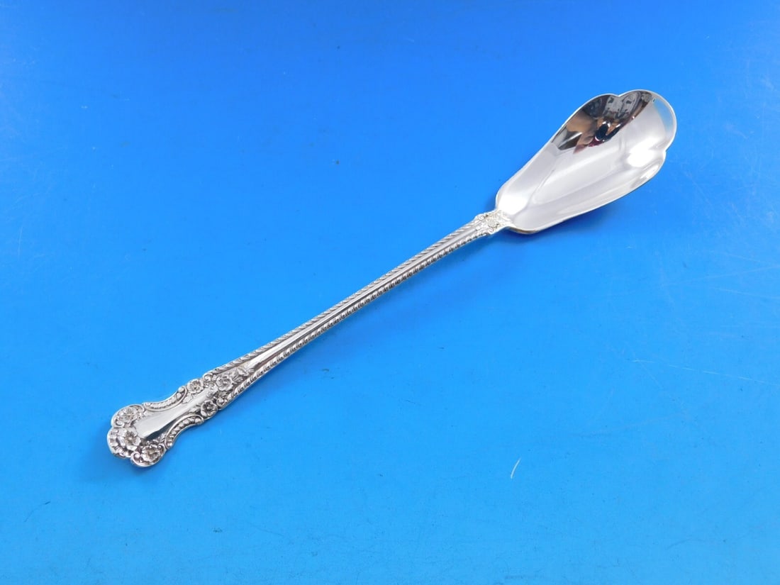Gorham Cambridge Sterling Silver 6 Inch Horseradish Scoop: Gorham Cambridge Sterling Silver 6 Inch Horseradish Scoop This exquisite horseradish scoop from the Cambridge pattern by Gorham is crafted from high-quality sterling silver. Measuring 6 inches in leng