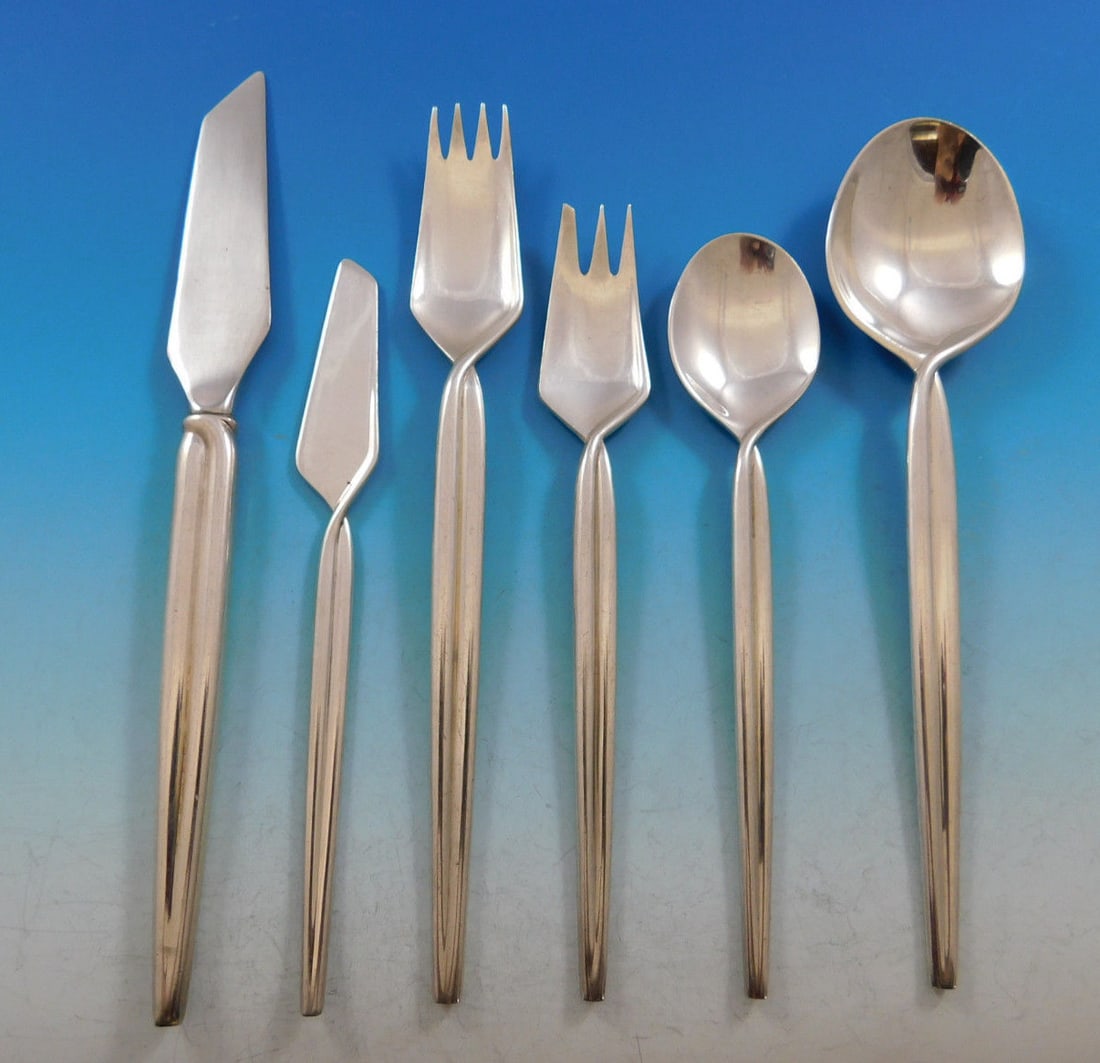 Celsa Trenza Sterling Silver Mid-Century Modern Flatware Set: Celsa Trenza Sterling Silver Mid-Century Modern Flatware Set Introducing the stunning Trenza flatware set by Celsa, a remarkable embodiment of Mid-Century Modern design. Crafted from sterling silver,