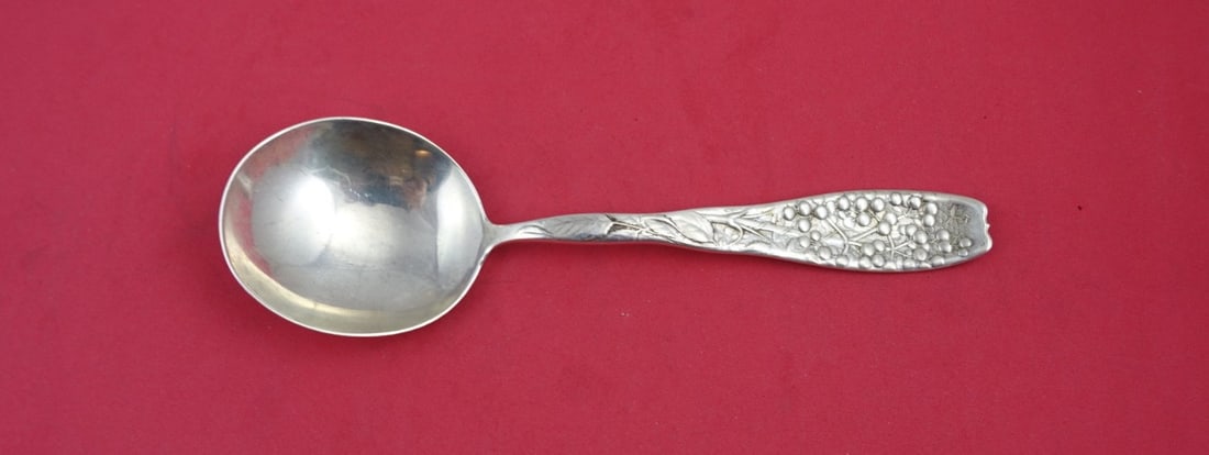 Whiting Berry Sterling Silver Gumbo Soup Spoon Elderberries 6.75": Whiting Berry Sterling Silver Gumbo Soup Spoon Elderberries 6.75" This exquisite gumbo soup spoon is crafted from sterling silver and features the elegant Berry pattern by Whiting. Adorned with intric
