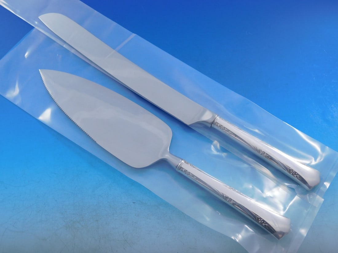 Gorham Greenbrier Sterling Silver Wedding Cake Set 2pc Custom Made: Gorham Greenbrier Sterling Silver Wedding Cake Set 2pc Custom Made Celebrate your special day with this exquisite Greenbrier by Gorham Sterling Silver Wedding Cake Set. This two-piece custom made set