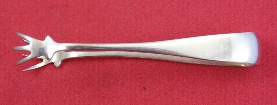 Kirk Sterling Silver Sugar Tong Old Maryland Plain 4 3/8 Inch: Kirk Sterling Silver Sugar Tong Old Maryland Plain 4 3/8 Inch This exquisite sugar tong features the Old Maryland Plain pattern by Kirk, crafted from high-quality sterling silver. Measuring 4 3/8" in