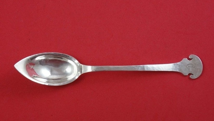 Shreve & Co Fourteenth Century Sterling Silver Grapefruit Spoon Mono D 6.25 inch: Shreve & Co Fourteenth Century Sterling Silver Grapefruit Spoon Mono D 6.25 inch This exquisite grapefruit spoon, crafted in the Fourteenth Century pattern by Shreve & Co., is a stunning addition to y