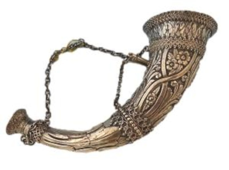 Victorian Sterling Silver Tussie Mussie Holder with Agate 1875: Victorian Sterling Silver Tussie Mussie Holder with Agate 1875 This exquisite English sterling tussie mussie posey holder, crafted by Colen Hewer Cheshire around 1875, is a remarkable representation o