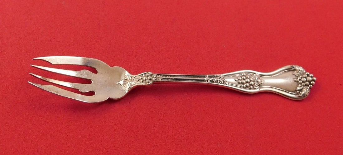 Dominick & Haff Grape Sterling Silver Dessert Fork 5.75": Dominick & Haff Grape Sterling Silver Dessert Fork 5.75" This exquisite dessert fork from the renowned Grape pattern by Dominick & Haff is crafted from high-quality sterling silver, showcasing an eleg