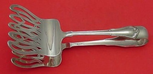 Gorham Villa Norfolk Sterling Silver Sandwich Tongs 8 1/4 inches: Gorham Villa Norfolk Sterling Silver Sandwich Tongs 8 1/4 inches Presenting the exquisite Villa Norfolk Sandwich Tongs, crafted by Gorham. These elegant serving pieces are made from high-quality sterl