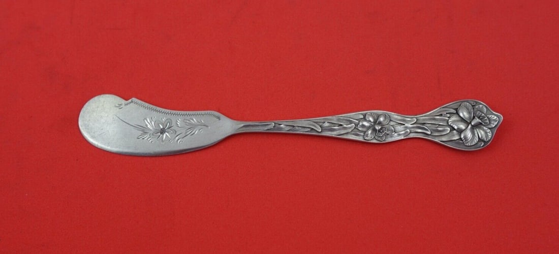 Baker-Manchester Daffodil Sterling Silver Butter Spreader 5 1/4": Baker-Manchester Daffodil Sterling Silver Butter Spreader 5 1/4" Introducing the Daffodil Butter Spreader by Baker-Manchester, a stunning piece of craftsmanship from the early 20th century (1900-1940)