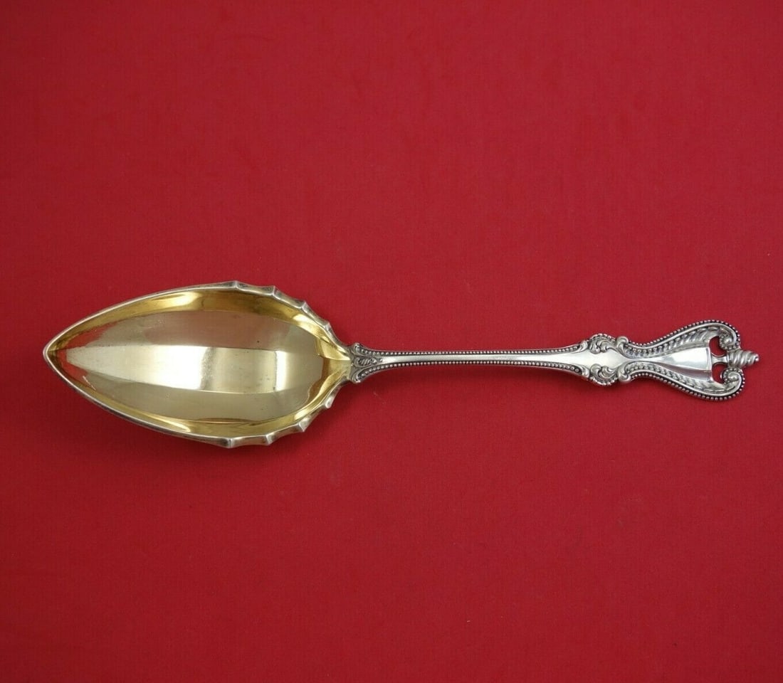 Towle Old Colonial Sterling Silver Berry Spoon Gold Wash 9 Inch Antique: Towle Old Colonial Sterling Silver Berry Spoon Gold Wash 9 Inch Antique This exquisite Old Colonial Berry Spoon by Towle is a stunning example of antique silverware. Crafted from sterling silver and f