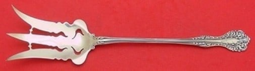 Alvin Florentine Sterling Silver Pierced Lettuce Fork 9 1/4": Alvin Florentine Sterling Silver Pierced Lettuce Fork 9 1/4" This exquisite Florentine Lettuce Fork by Alvin is crafted from high-quality sterling silver, measuring 9 1/4 inches in length. The fork fe