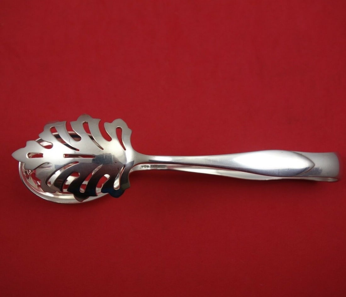Watson Colonial Antique Sterling Silver Ice Tong 6.5 Inch Serving Piece: Watson Colonial Antique Sterling Silver Ice Tong 6.5 Inch Serving Piece This elegant Colonial Antique ice tong by Watson is a timeless serving piece crafted from sterling silver. Measuring 6 1/2 inche