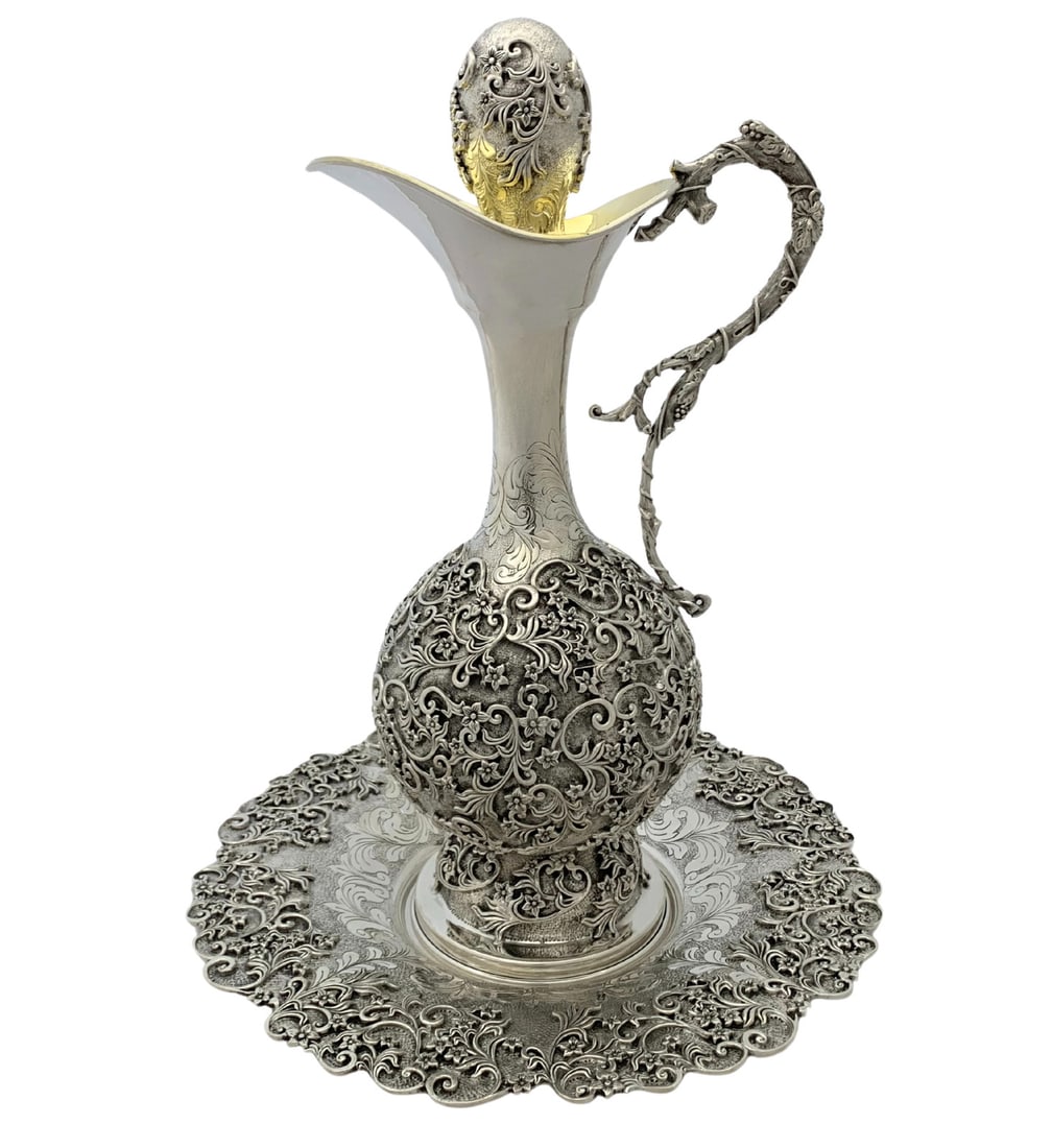 Handmade 925 Sterling Silver Floral Wine Bottle and Tray Set: Handmade 925 Sterling Silver Floral Wine Bottle and Tray Set This exquisite set features a handmade wine bottle and tray crafted from fine 925 sterling silver. The wine bottle showcases beautiful flor