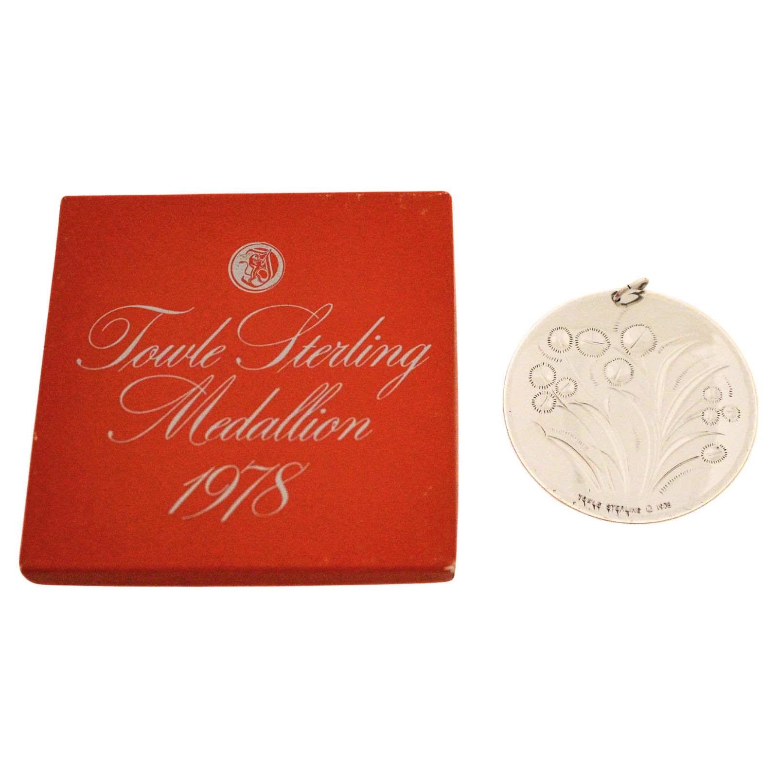 Towle Silversmiths 1978 Sterling Silver Christmas Ornament: Towle Silversmiths 1978 Sterling Silver Christmas Ornament This exquisite Towle Silversmiths Christmas ornament from 1978 is crafted from solid sterling silver, exemplifying the high level of artistry