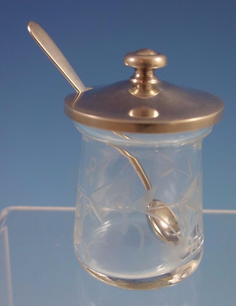 Kirk Old Maryland Plain Sterling Silver Glass Jelly Jar Spoon Set: Kirk Old Maryland Plain Sterling Silver Glass Jelly Jar Spoon Set This exquisite jelly jar and spoon set features a stunning design by Kirk in the Old Maryland Plain style. The set includes a glass je