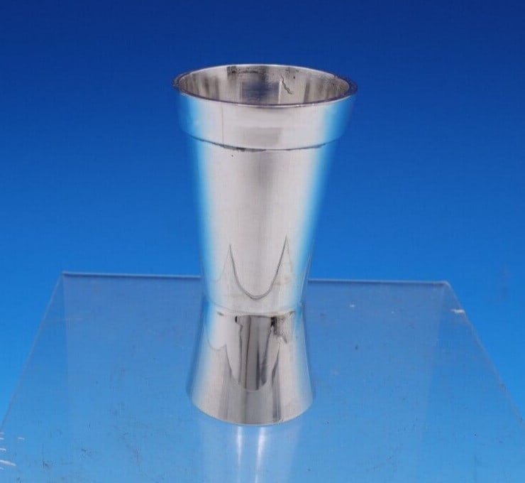 Mexican Sterling Silver Jigger 3in 2.0ozt Barware: Mexican Sterling Silver Jigger 3in 2.0ozt Barware This exquisite Mexican sterling silver jigger is a functional addition to any barware collection. Crafted from high-quality silver, this piece stands