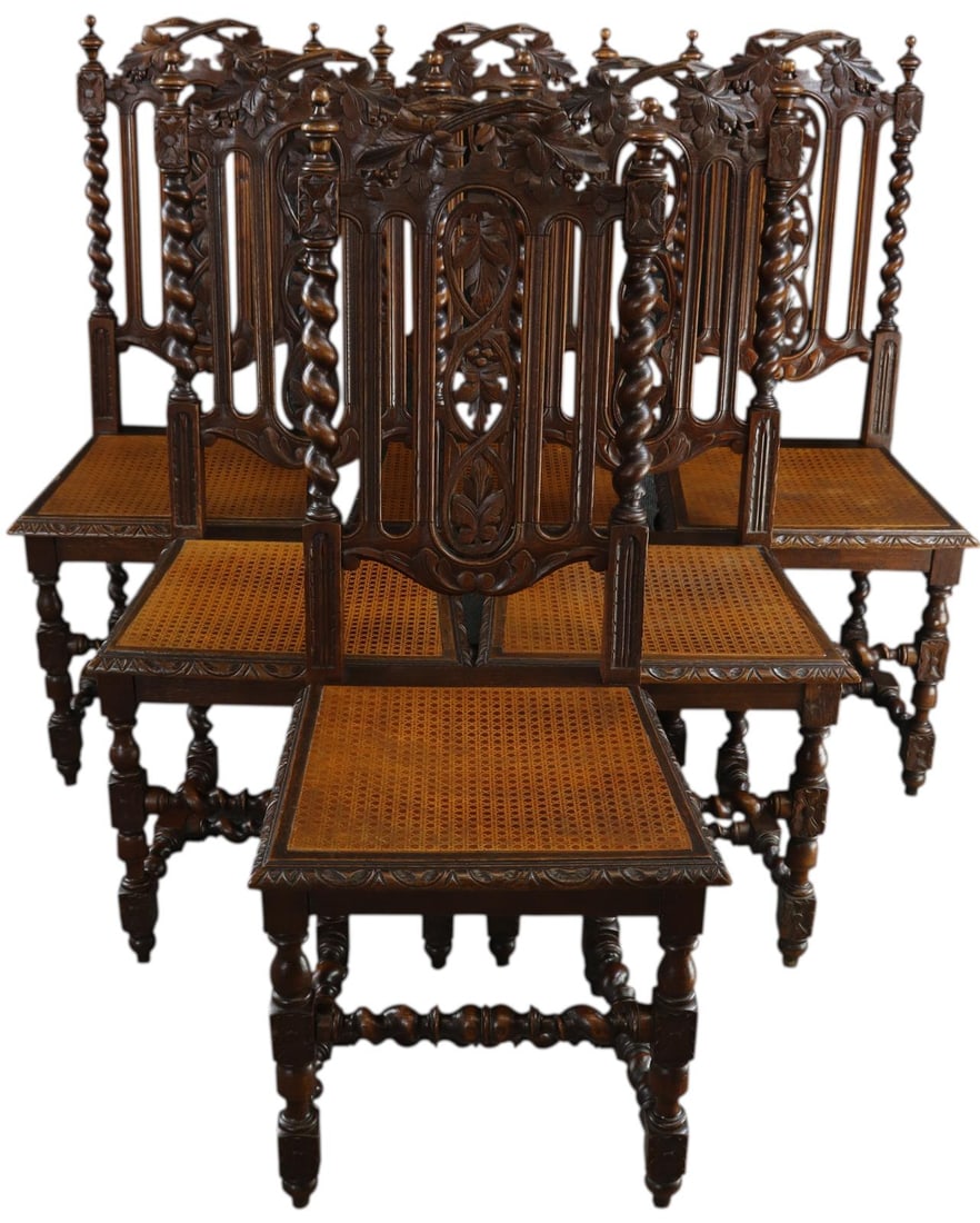 Set of 6 Antique Oak Dining Chairs French Hunting Style 1880: Set of 6 Antique Oak Dining Chairs French Hunting Style 1880 This exquisite set of six antique dining chairs showcases a classic French hunting style, crafted from durable oak. The chairs feature a un