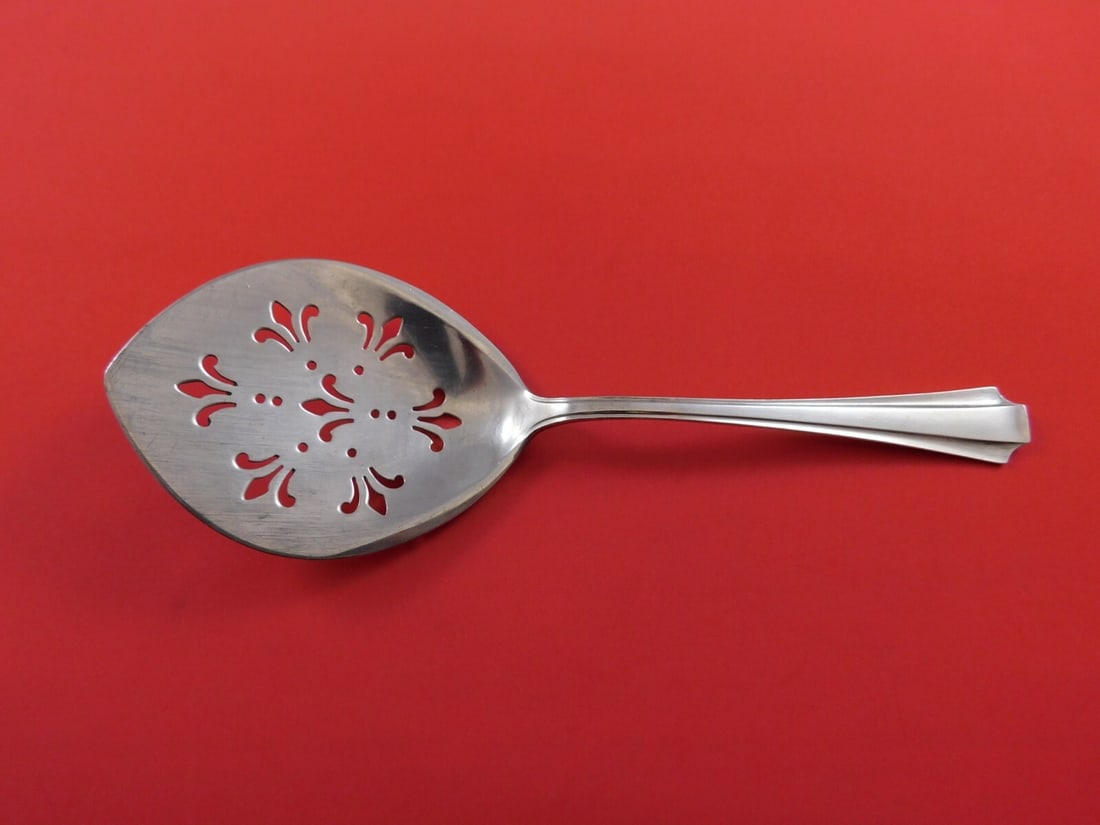 Concord America Sterling Silver Tomato Server 8.25": Concord America Sterling Silver Tomato Server 8.25" This exquisite tomato server from the America pattern by Concord is crafted from high-quality sterling silver. Measuring 8 1/4 inches in length, thi
