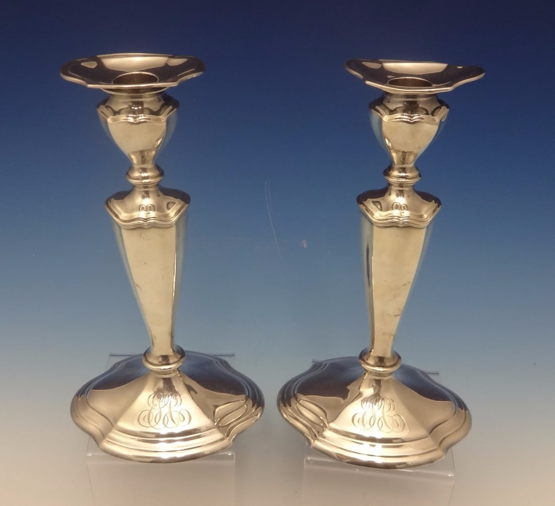Hepplewhite Sterling Silver Candlestick Pair by Reed & Barton 10 Inch Tall: Hepplewhite Sterling Silver Candlestick Pair by Reed & Barton 10 Inch Tall This stunning pair of Hepplewhite candlesticks by Reed & Barton showcases exquisite craftsmanship from the early 20th century