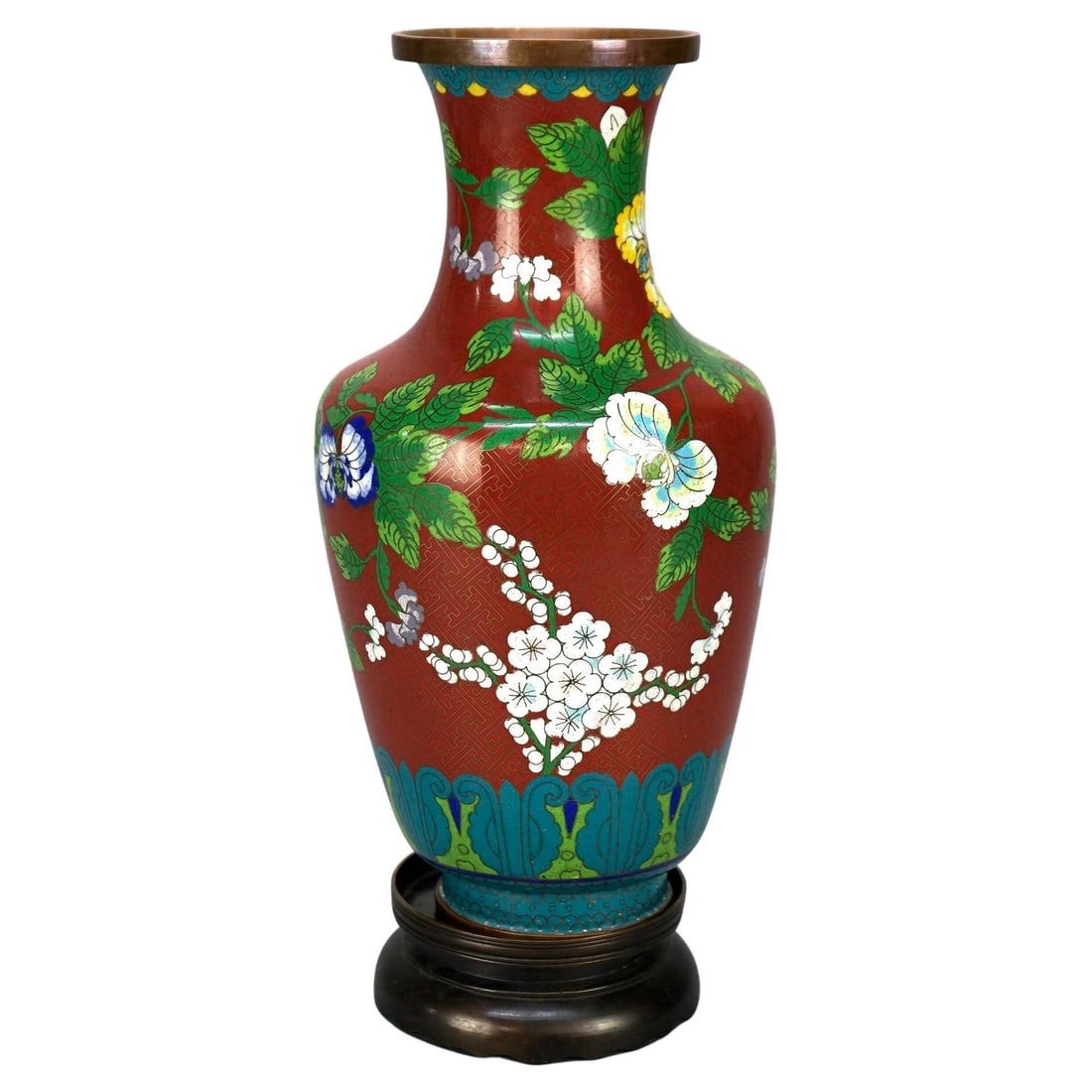 Antique Chinese Cloisonne Enameled Vase Bronze Base Garden Theme c1900: Antique Chinese Cloisonne Enameled Vase Bronze Base Garden Theme c1900 This exquisite antique Chinese Cloissone enameled vase, dating back to circa 1900, showcases a stunning garden scene adorned with