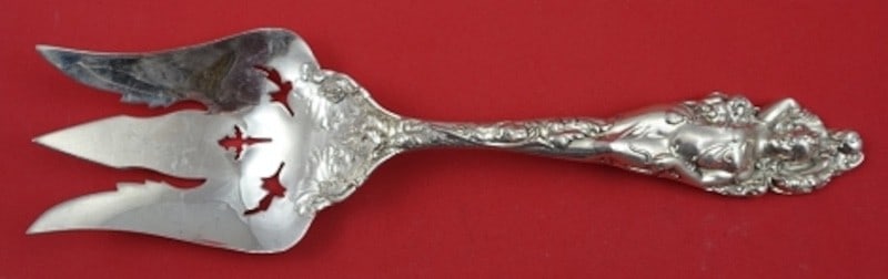 Sterling Silver Art Nouveau Salad Fork Love Disarmed Pattern 10.5 Inch: Sterling Silver Art Nouveau Salad Fork Love Disarmed Pattern 10.5 Inch This is a Reed & Barton sterling silver salad serving fork in the Love Disarmed pattern. Featuring an Art Nouveau style and three
