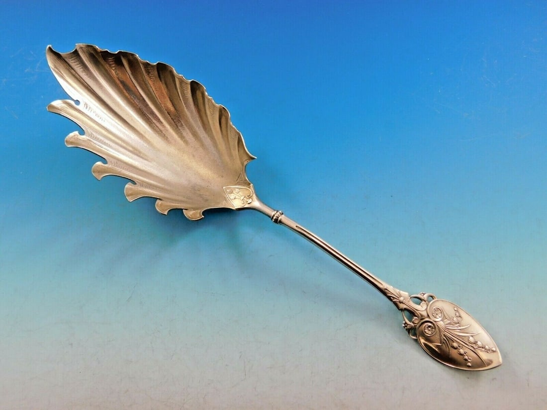 Gorham Lily 88 Sterling Silver Macaroni Server Gold Wash 9 3/4": Gorham Lily 88 Sterling Silver Macaroni Server Gold Wash 9 3/4" This exquisite macaroni server, crafted by Gorham in the early to mid-20th century, showcases the elegant Lily pattern, also known as 88