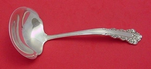 Lunt Belle Meade Sterling Silver Gravy Ladle Vintage 6.5 Inch: Lunt Belle Meade Sterling Silver Gravy Ladle Vintage 6.5 Inch This exquisite vintage gravy ladle from the Belle Meade pattern by Lunt is crafted from high-quality sterling silver. Measuring 6 1/2 inch