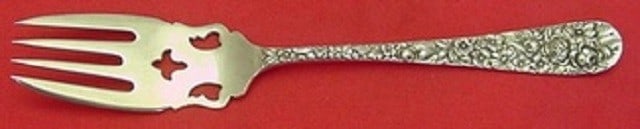 Stieff Rose Sterling Silver Pierced Fish Fork 6 1/4": Stieff Rose Sterling Silver Pierced Fish Fork 6 1/4" This exquisite fish fork is crafted from sterling silver and features the elegant "Rose by Stieff" pattern. Measuring 6 1/4 inches, it is a beautif
