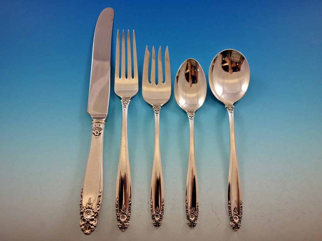 International Sterling Silver Prelude Flatware Set 30 Pieces with Towle Caddy: International Sterling Silver Prelude Flatware Set 30 Pieces with Towle Caddy Discover the elegance of the Prelude flatware set by International Sterling. This exquisite collection, consisting of 30 p