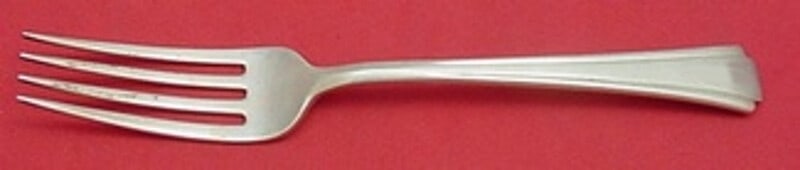 Richard Dimes Debutante Sterling Silver Dinner Fork 7 5/8 Vintage Flatware: Richard Dimes Debutante Sterling Silver Dinner Fork 7 5/8 Vintage Flatware This vintage dinner fork, crafted by Richard Dimes, features the elegant Debutante pattern and measures 7 5/8" in length. Mad
