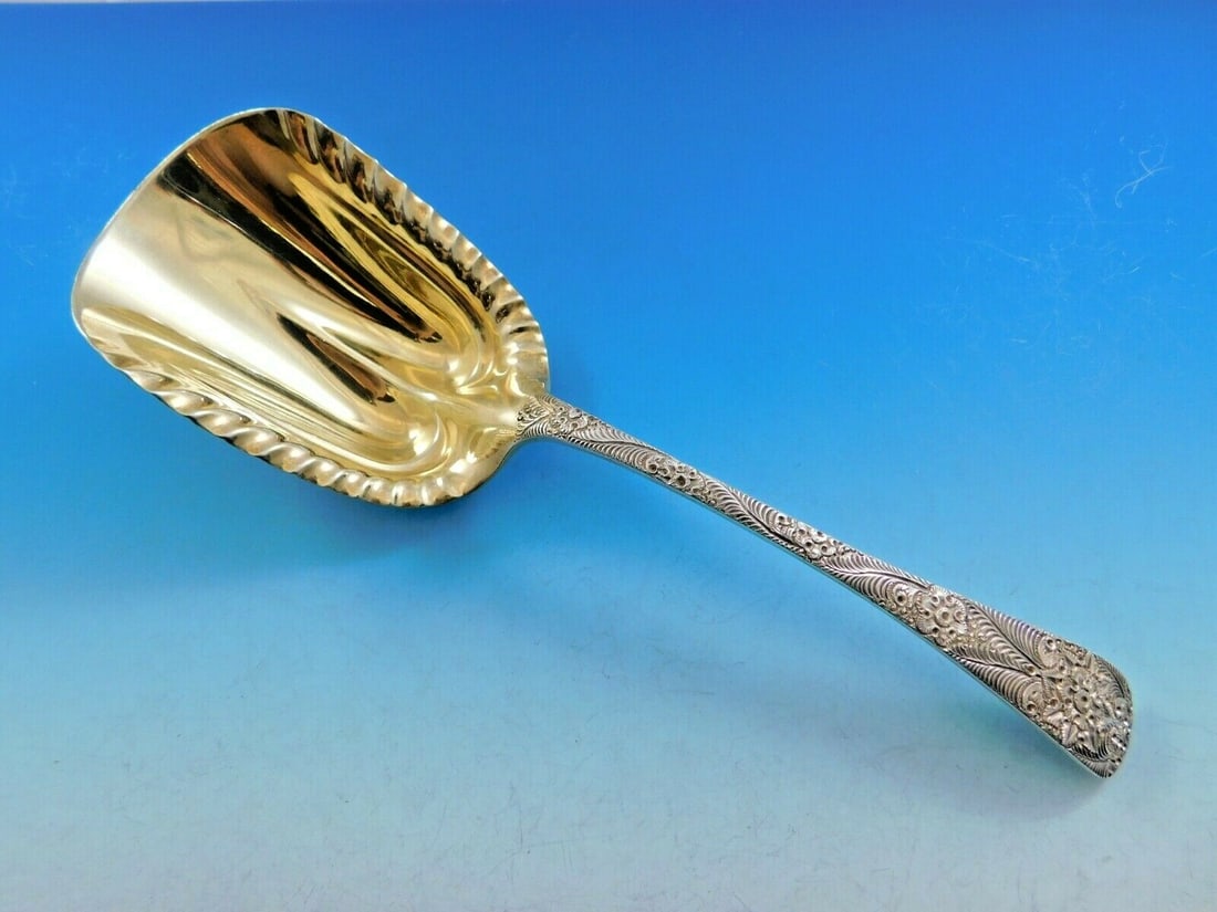 Tiffany & Co Antique Engraved Sterling Silver Cracker Scoop 9 3/8": Tiffany & Co Antique Engraved Sterling Silver Cracker Scoop 9 3/8" Discover this exquisite Antique Engraved Cracker Scoop by Tiffany & Co., crafted from high-quality sterling silver. Dating back to 18