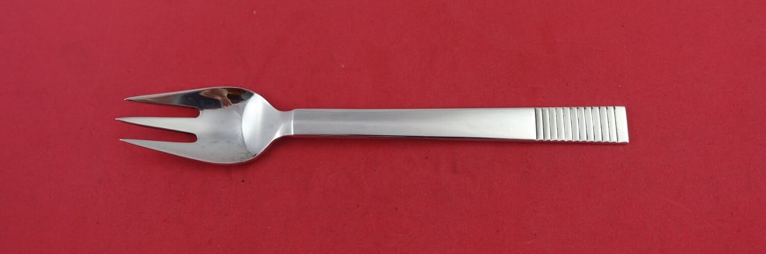 Georg Jensen Parallel Sterling Silver 3-Tine Salad Fish Fork 6 1/4 Inch: Georg Jensen Parallel Sterling Silver 3-Tine Salad Fish Fork 6 1/4 Inch This exquisite salad or fish fork is part of the Parallel pattern by Georg Jensen, crafted from high-quality sterling silver. Me